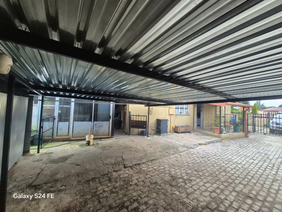 4 Bedroom Property for Sale in Oos Einde North West